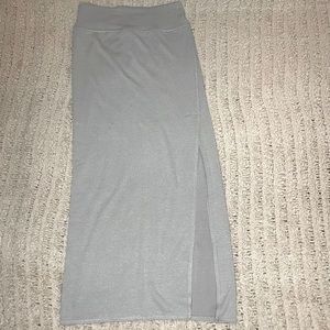 Wilfred Free - Aritzia Stretch open slit skirt ((XXS)